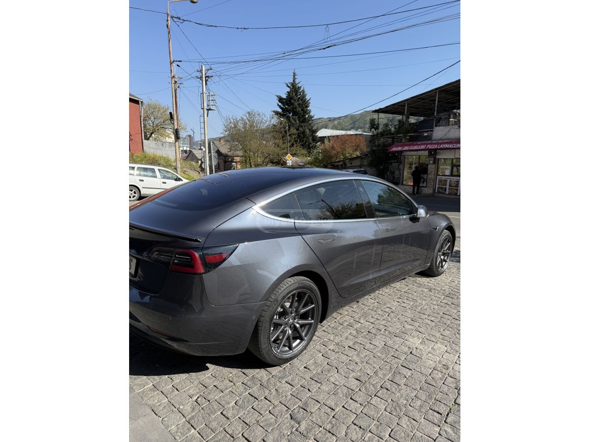 Tesla Model 3 - фото 9