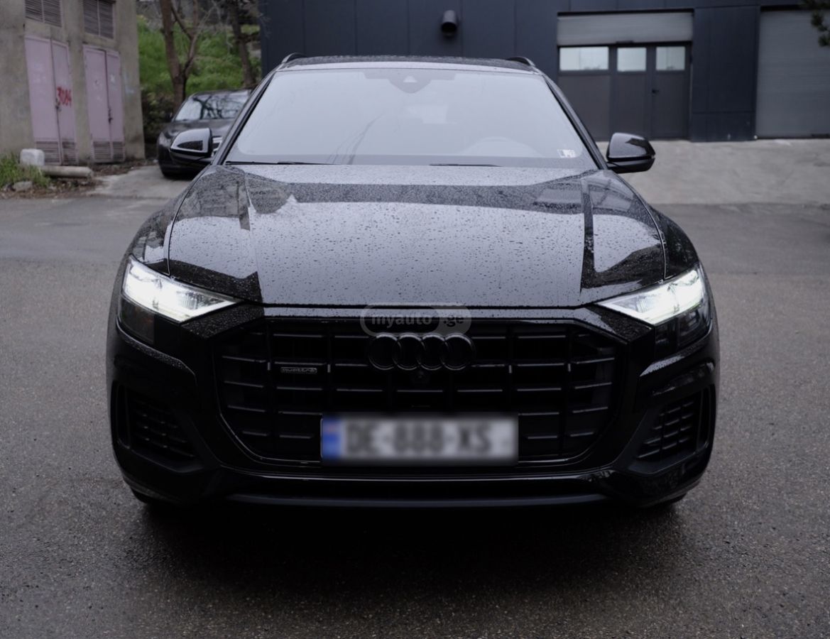 Audi Q8 - фото 1