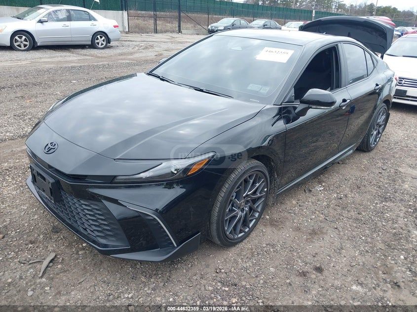 Toyota Camry - фото 1