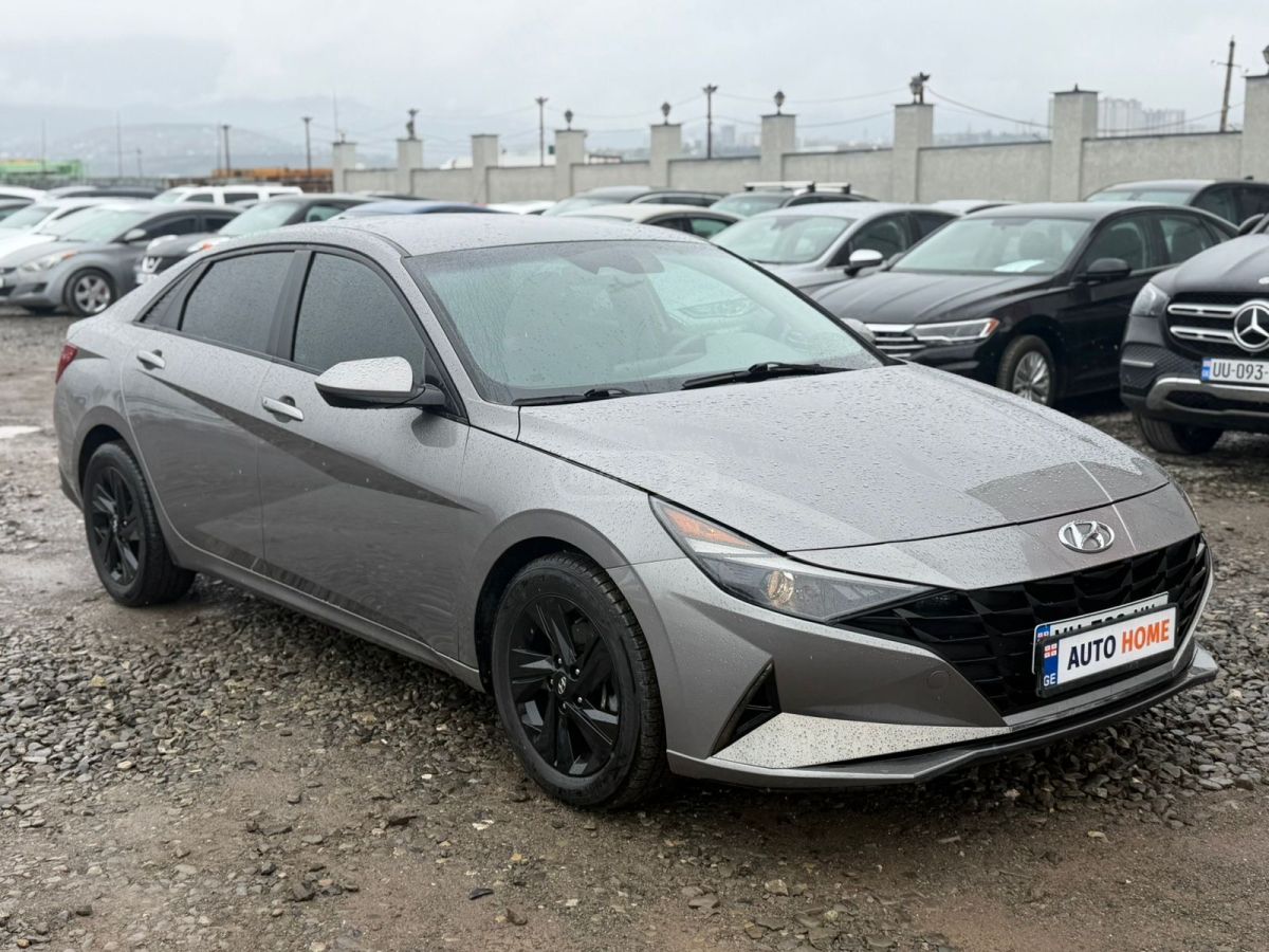 Hyundai Elantra - фото 1