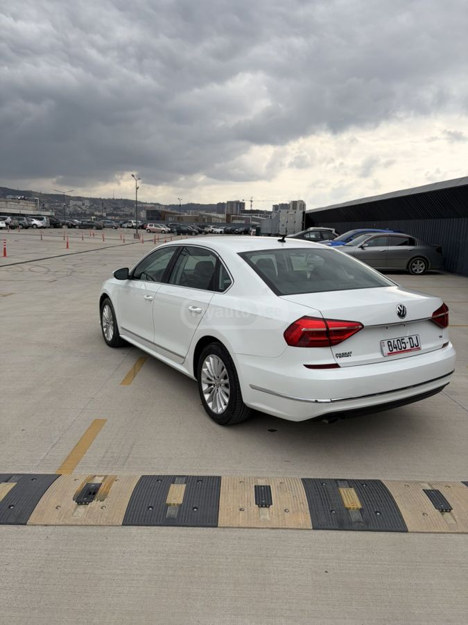 Volkswagen Passat - фото 7