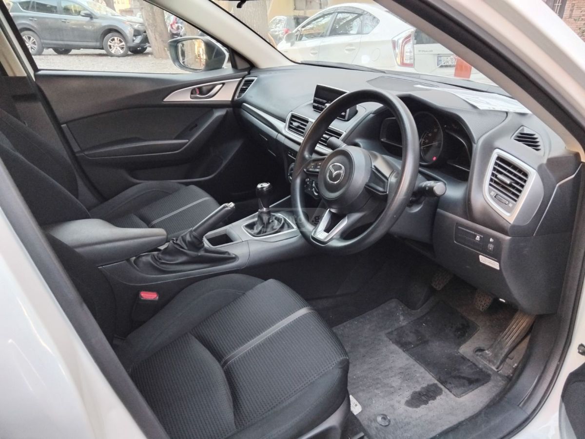 Mazda Axela - фото 2