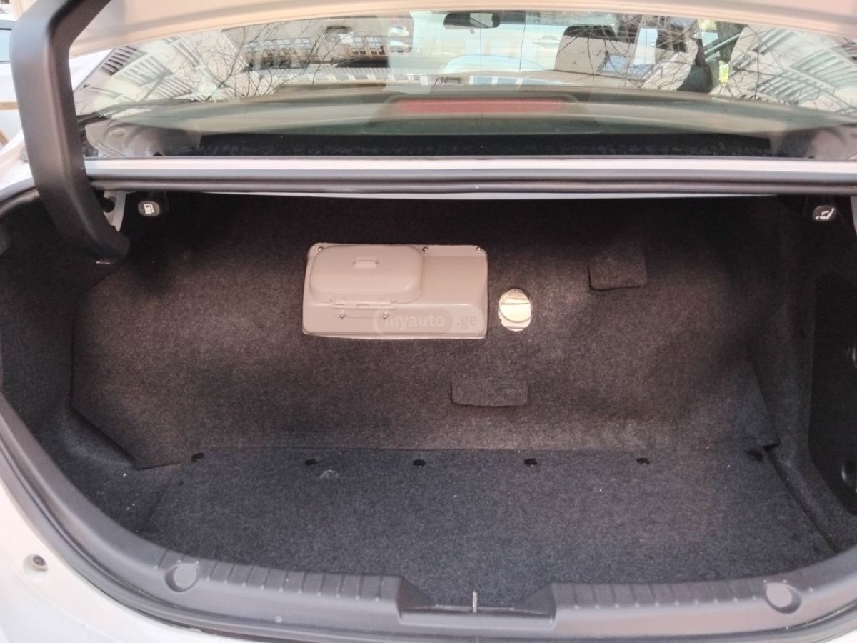 Mazda Axela - фото 8