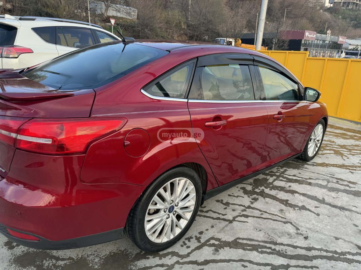 Ford Focus - фото 8