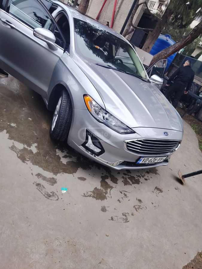 Ford Fusion - фото 1