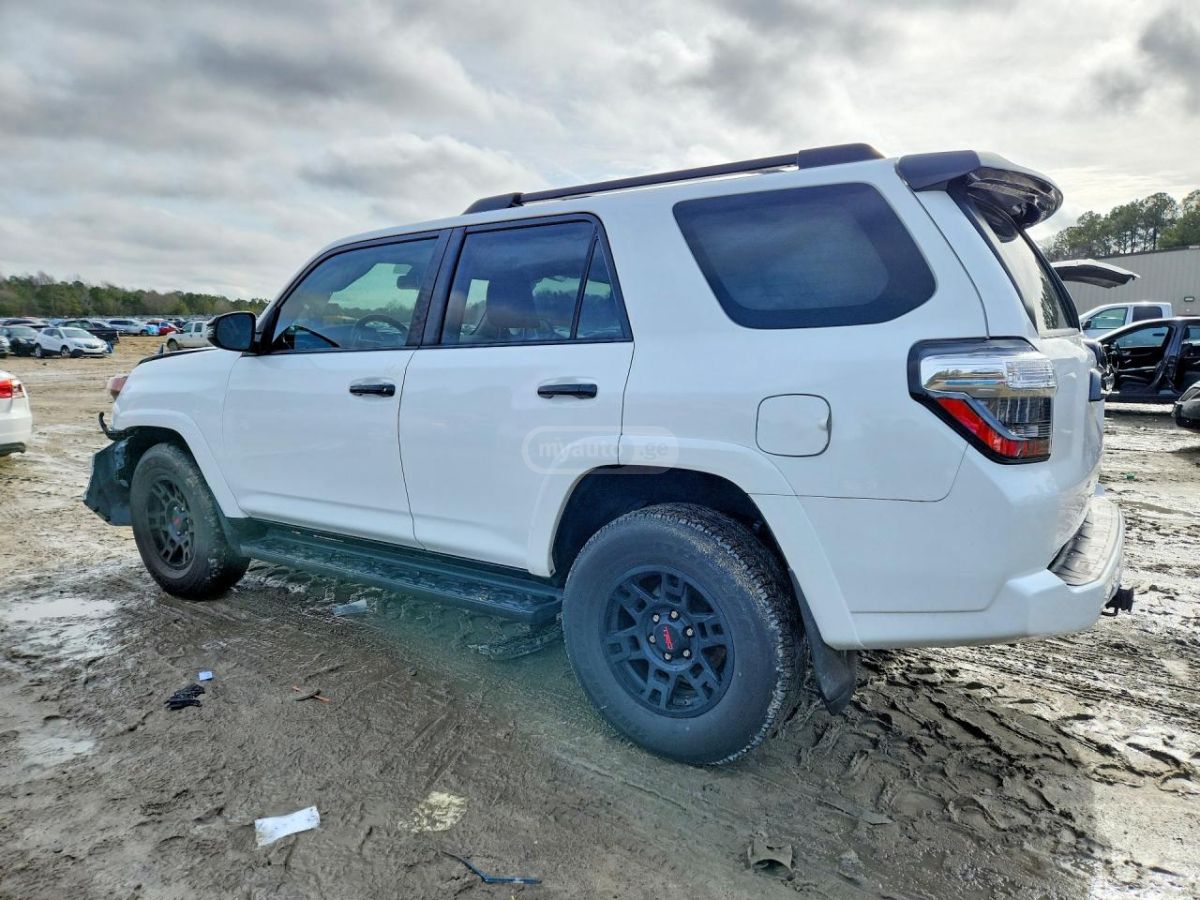 Toyota 4 Runner - фото 2