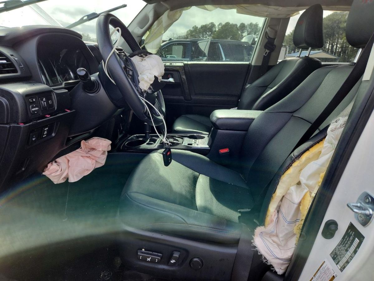 Toyota 4 Runner - фото 7