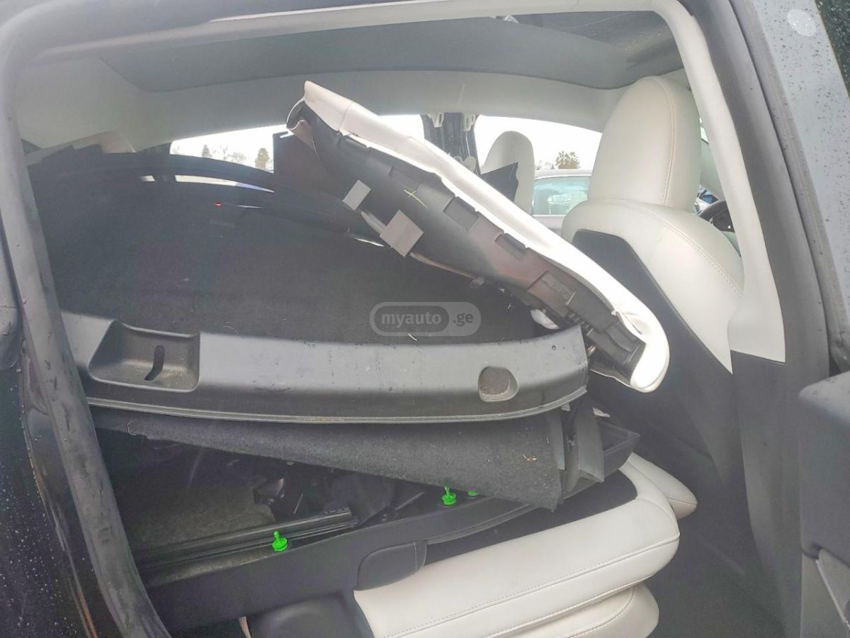 Tesla Model Y - фото 10