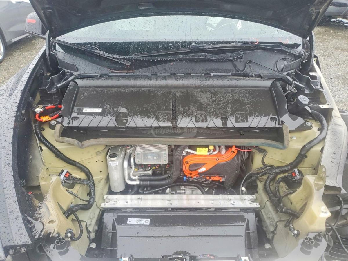 Tesla Model Y - фото 11