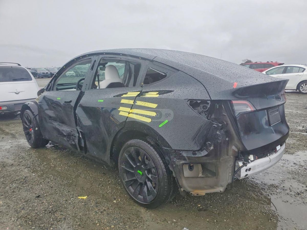 Tesla Model Y - фото 4