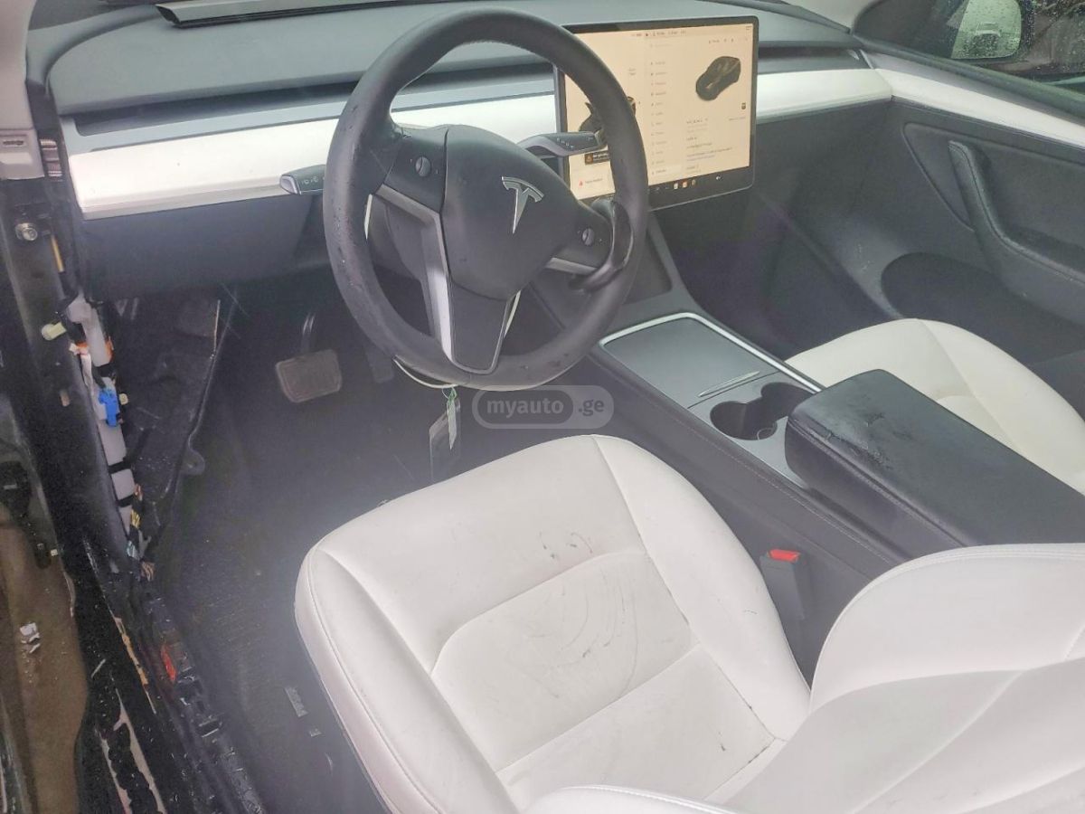 Tesla Model Y - фото 7