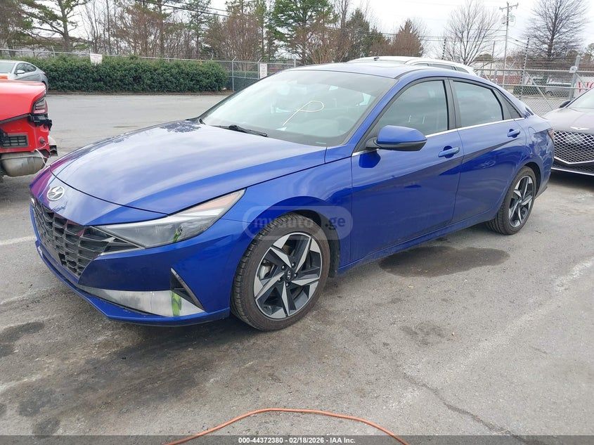 Hyundai Elantra - фото 1