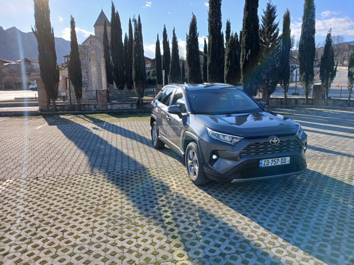 Toyota RAV 4 - фото 1