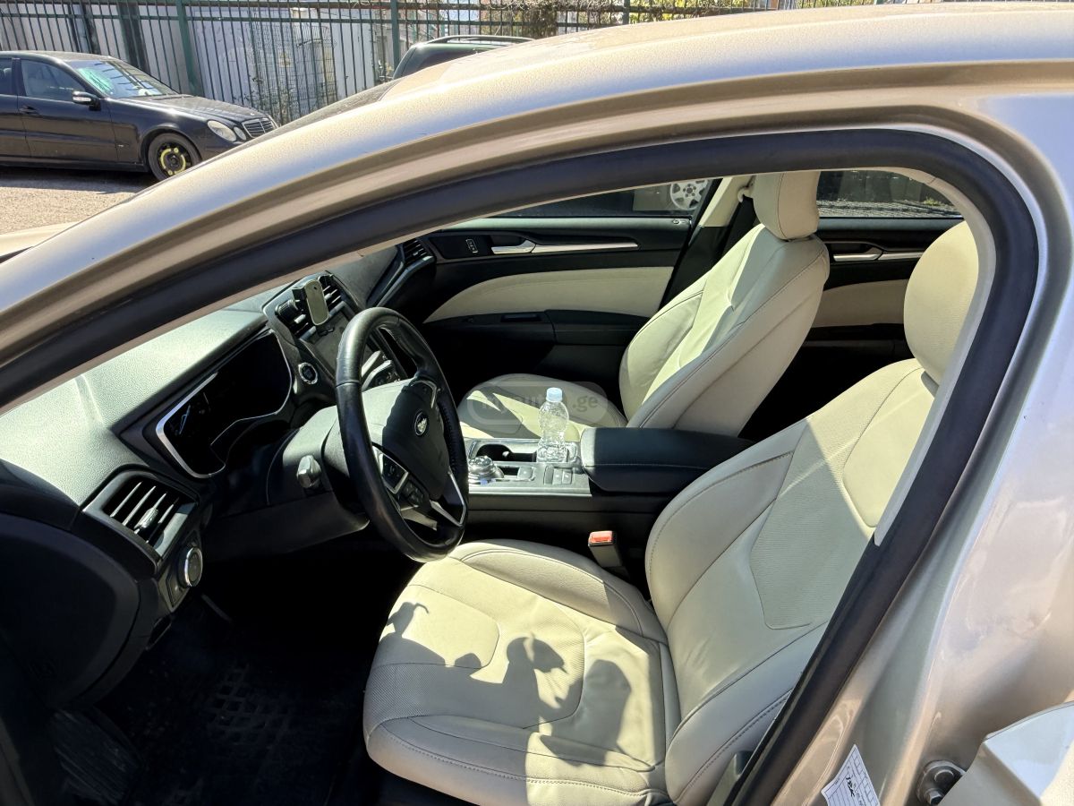 Ford Fusion - фото 1