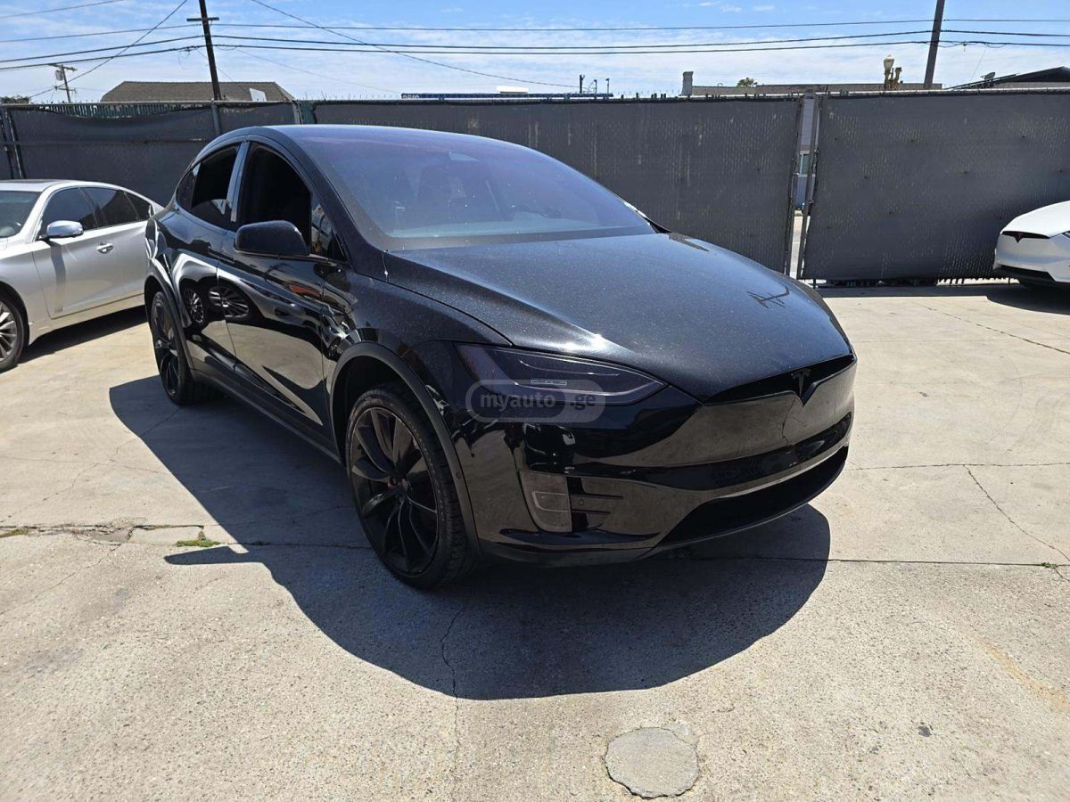 Tesla Model 3 - фото 1