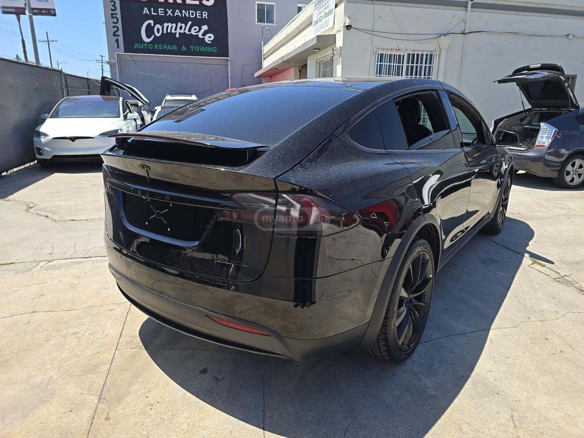 Tesla Model 3 - фото 4