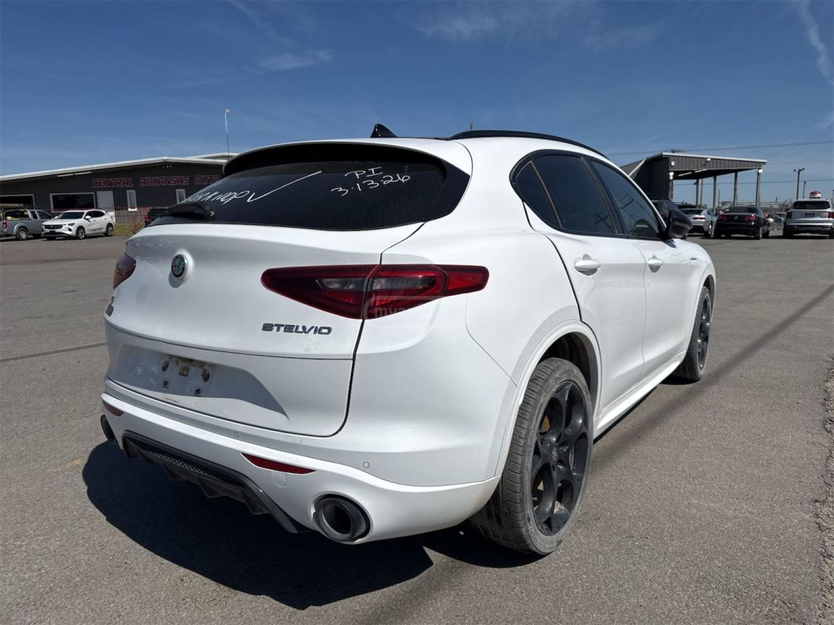 Alfa Romeo Stelvio - фото 2