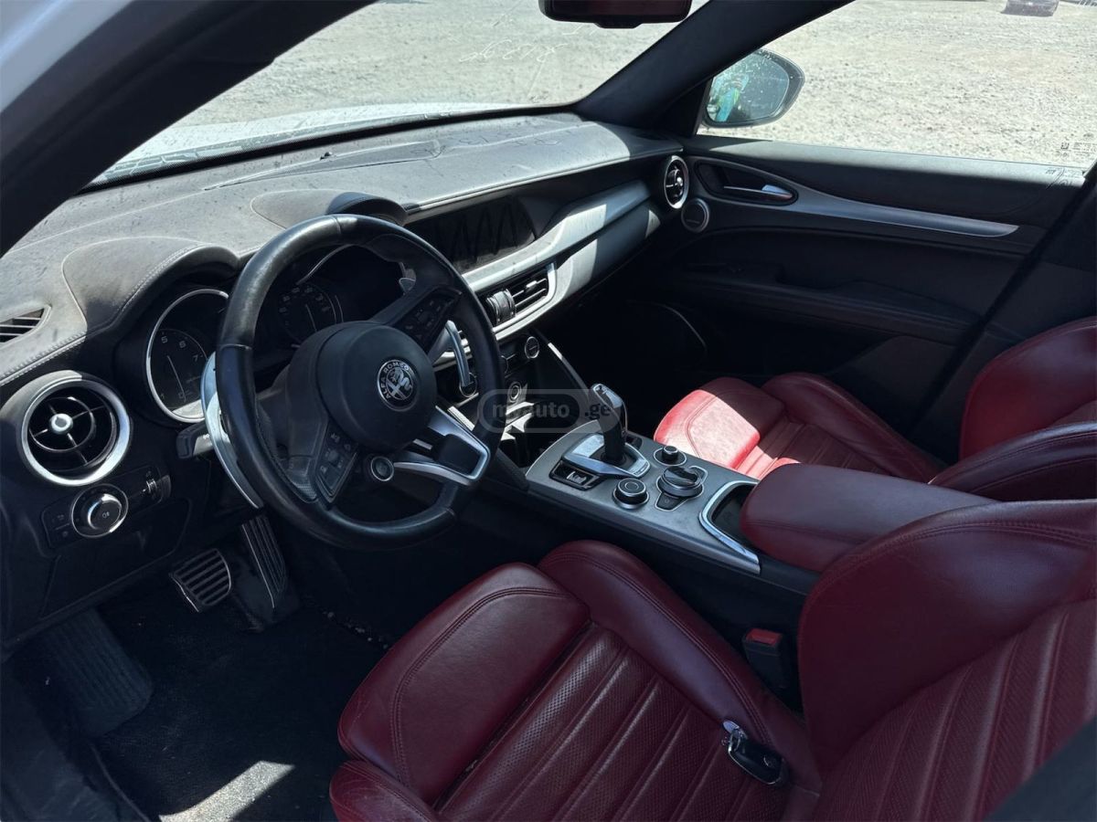 Alfa Romeo Stelvio - фото 8
