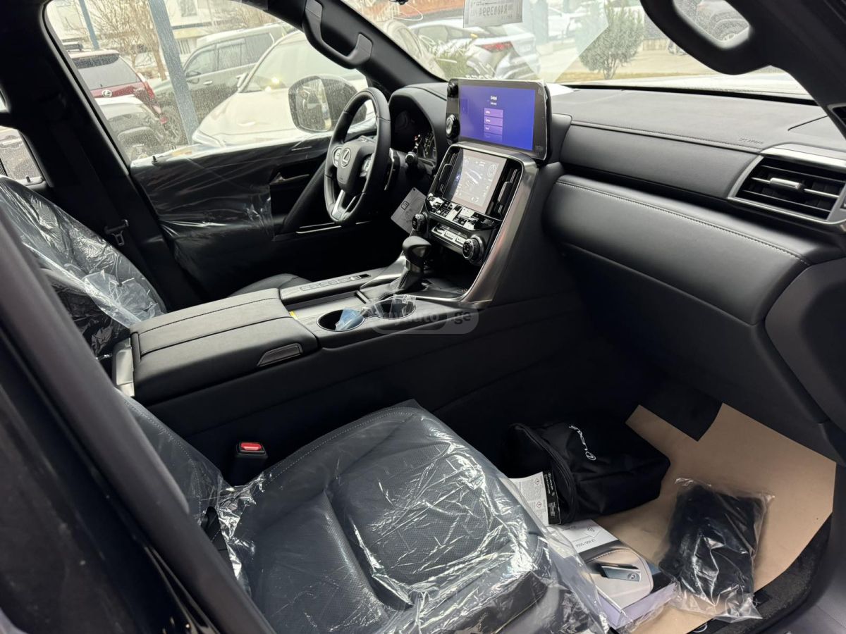 Lexus LX 500 - фото 9