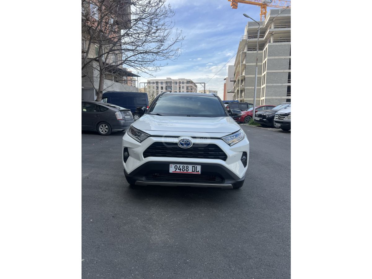 Toyota RAV 4 - фото 1