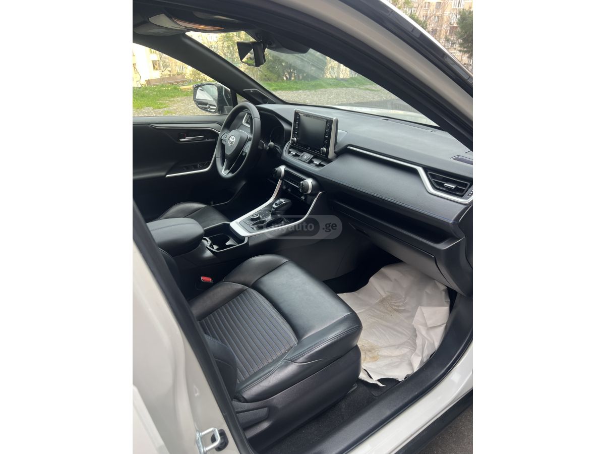 Toyota RAV 4 - фото 10