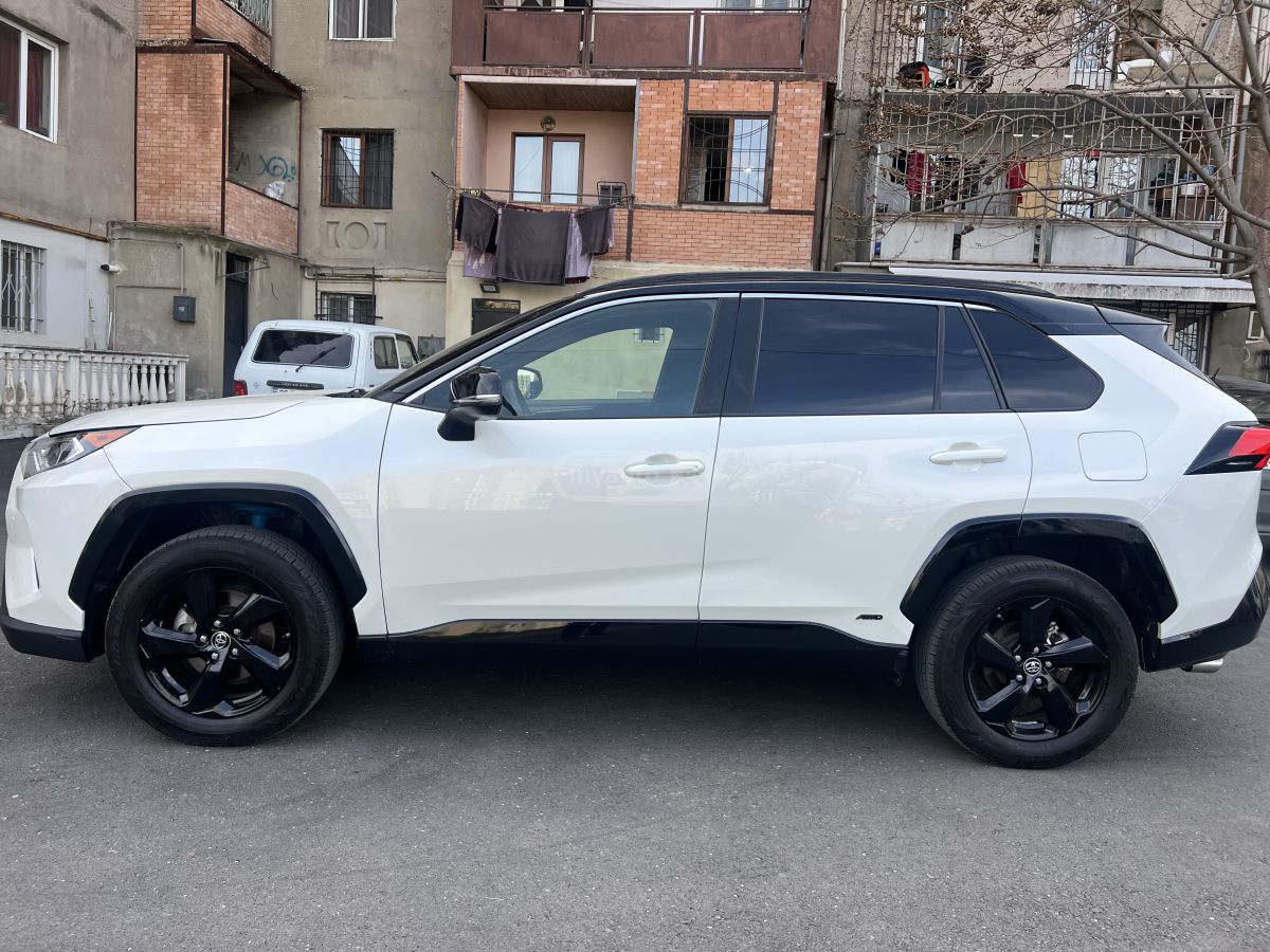 Toyota RAV 4 - фото 4