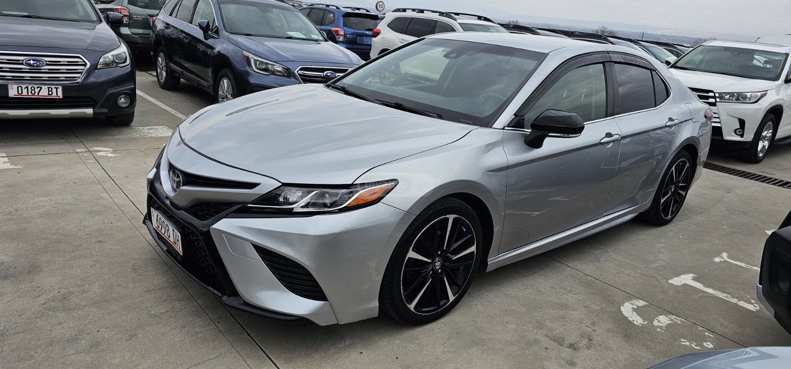 Toyota Camry - фото 1