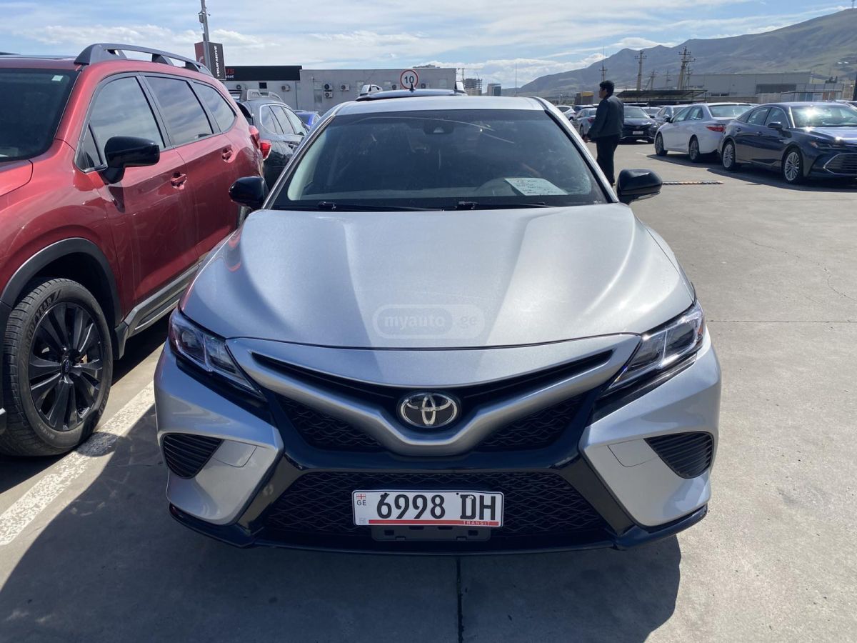 Toyota Camry - фото 2