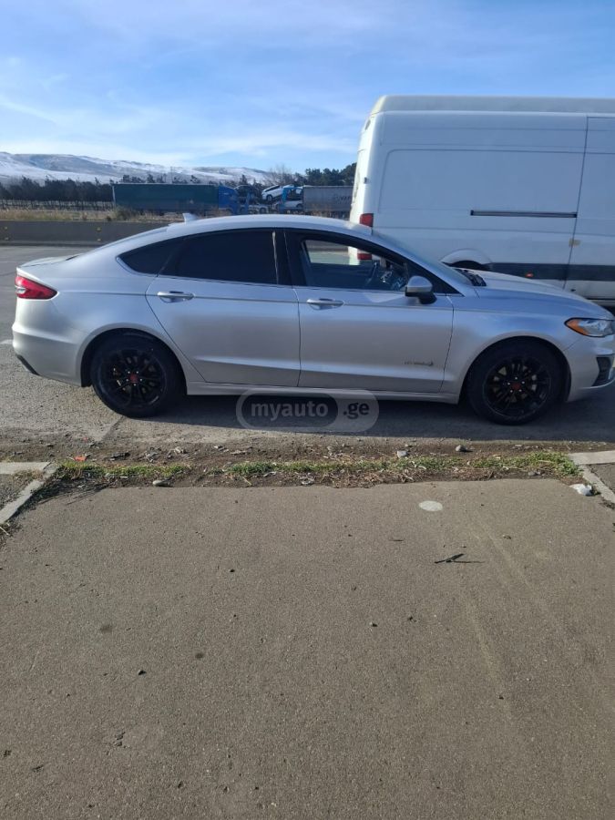 Ford Fusion - фото 7