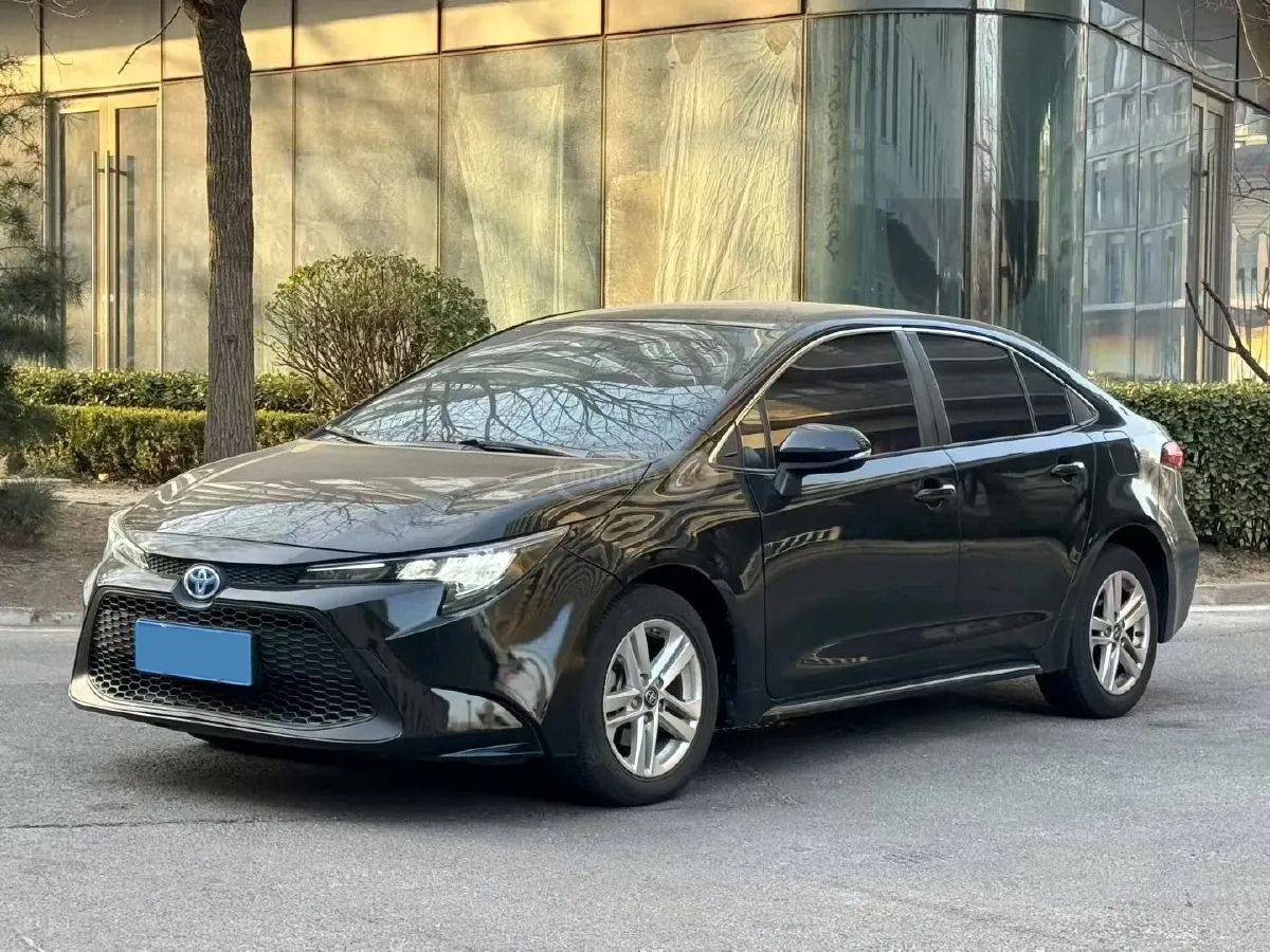 Toyota Corolla - фото 1