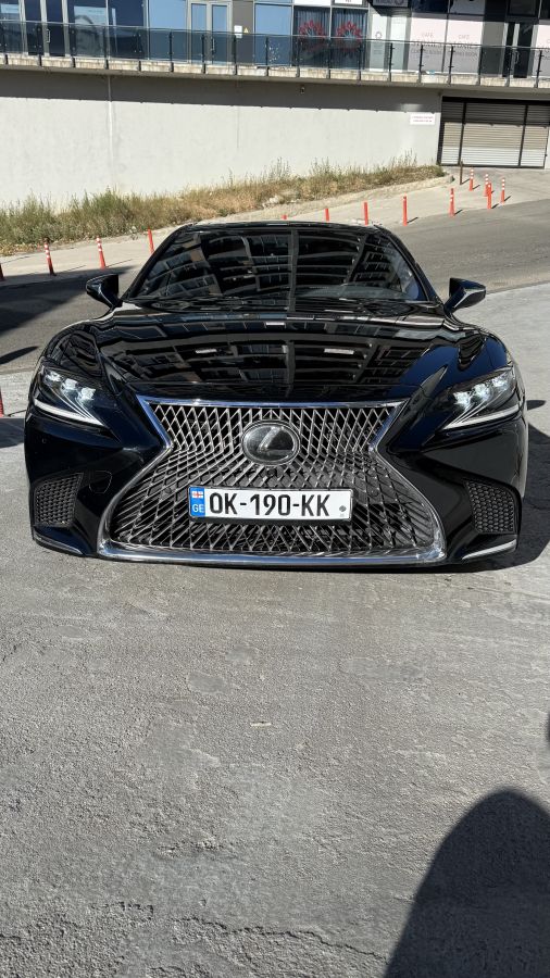 Lexus LS 500 - фото 1