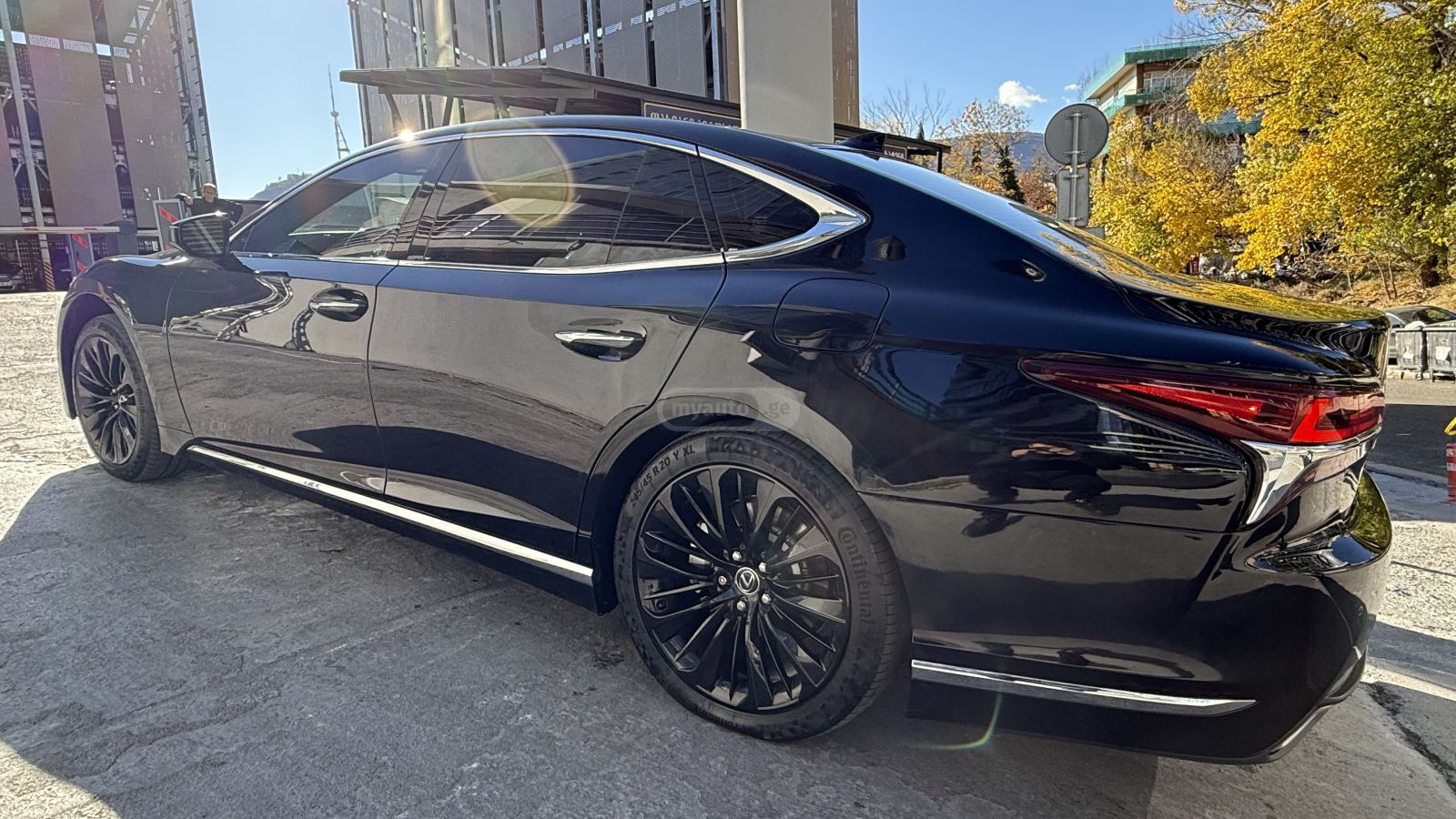 Lexus LS 500 - фото 3