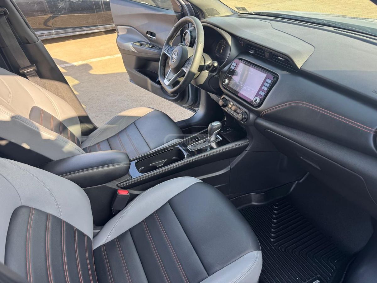 Nissan SV 4dr Front-Wheel Drive CVT — миниатюра 11