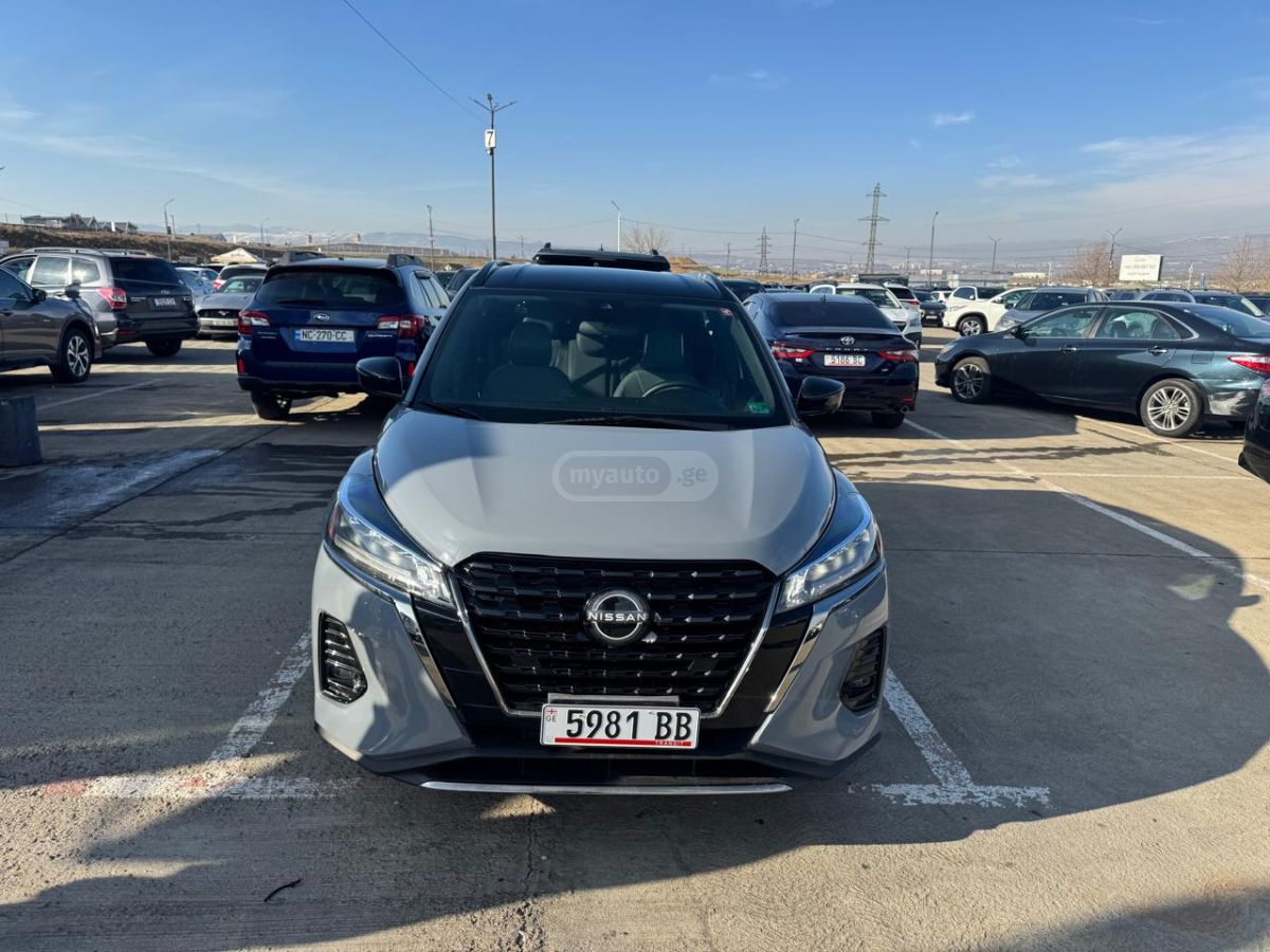 Nissan SV 4dr Front-Wheel Drive CVT — миниатюра 13