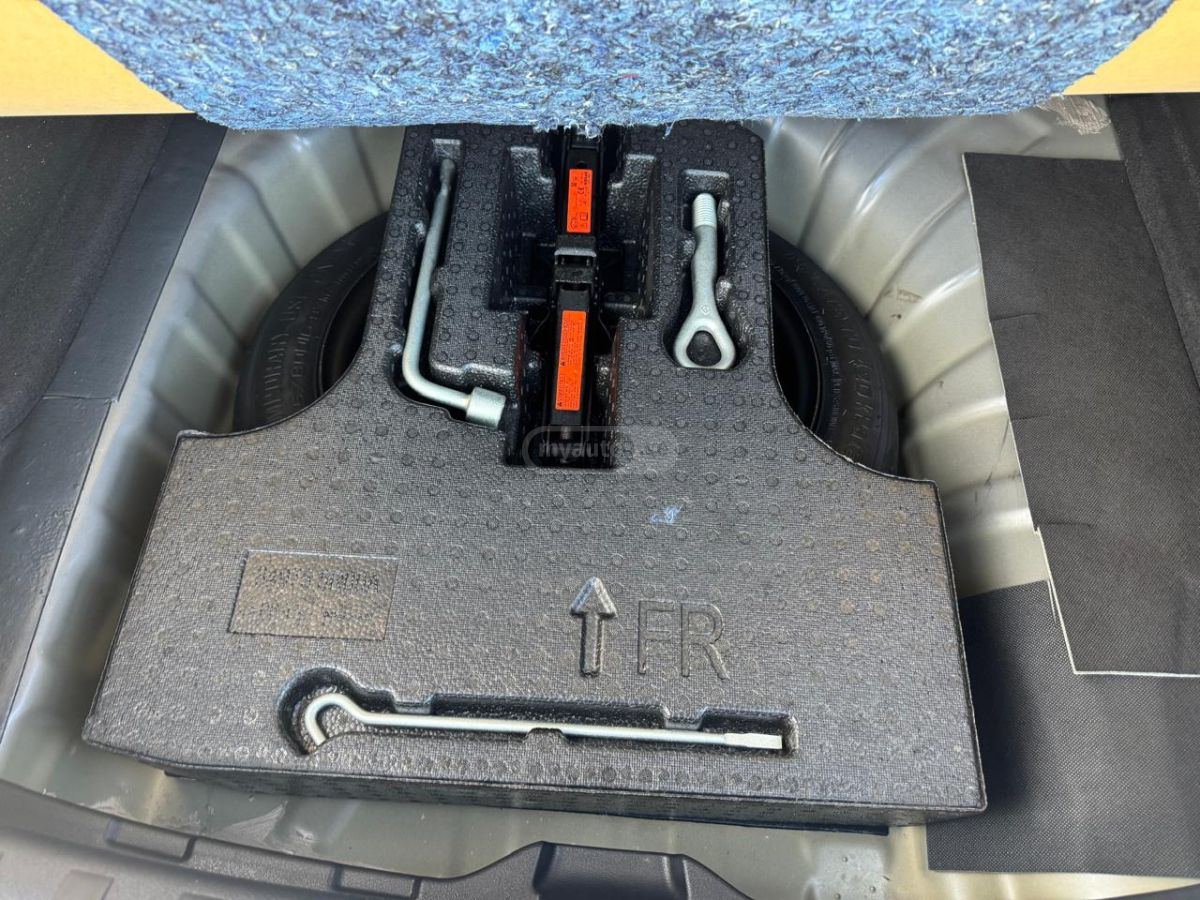 Nissan SV 4dr Front-Wheel Drive CVT — миниатюра 15