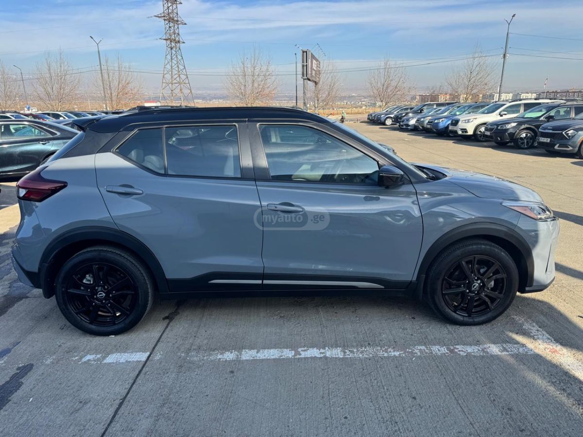 Nissan SV 4dr Front-Wheel Drive CVT — миниатюра 4