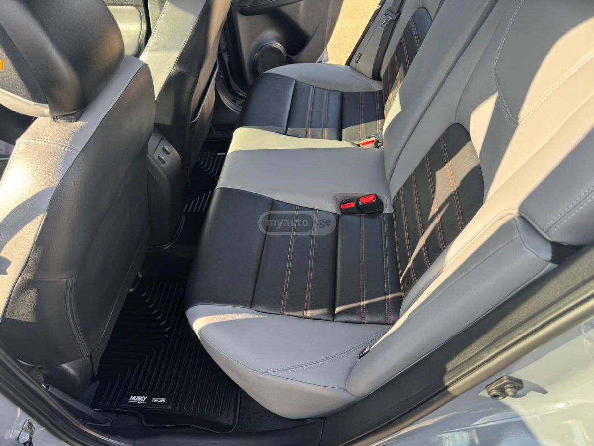 Nissan SV 4dr Front-Wheel Drive CVT — миниатюра 8