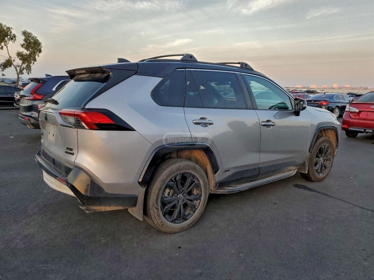 Toyota RAV 4 - фото 3