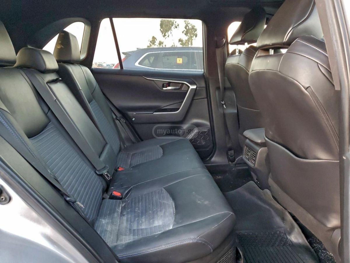 Toyota RAV 4 - фото 9