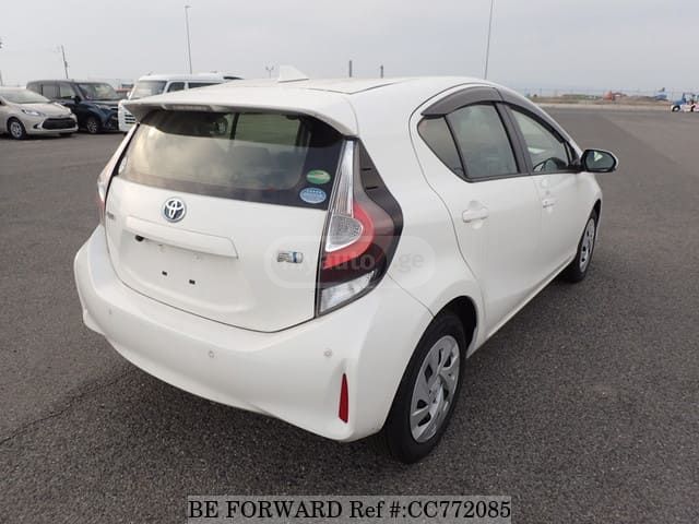 Toyota Aqua - фото 4