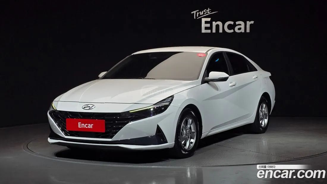 Hyundai Elantra - фото 1