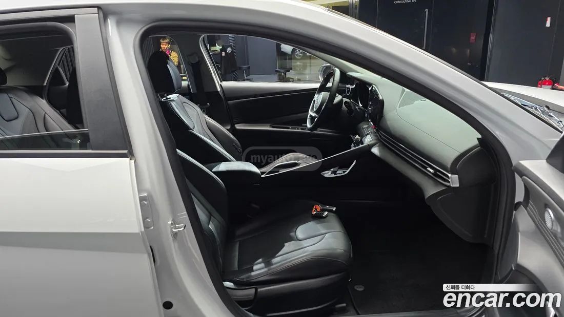 Hyundai Elantra - фото 11