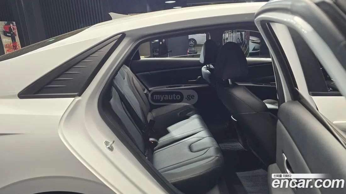 Hyundai Elantra - фото 12