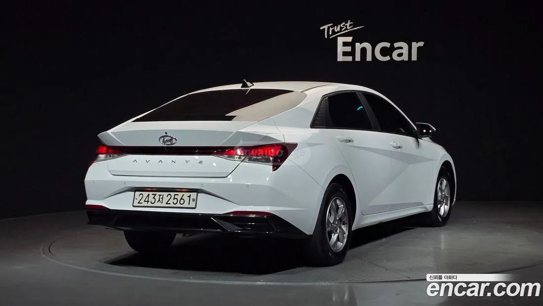 Hyundai Elantra - фото 2