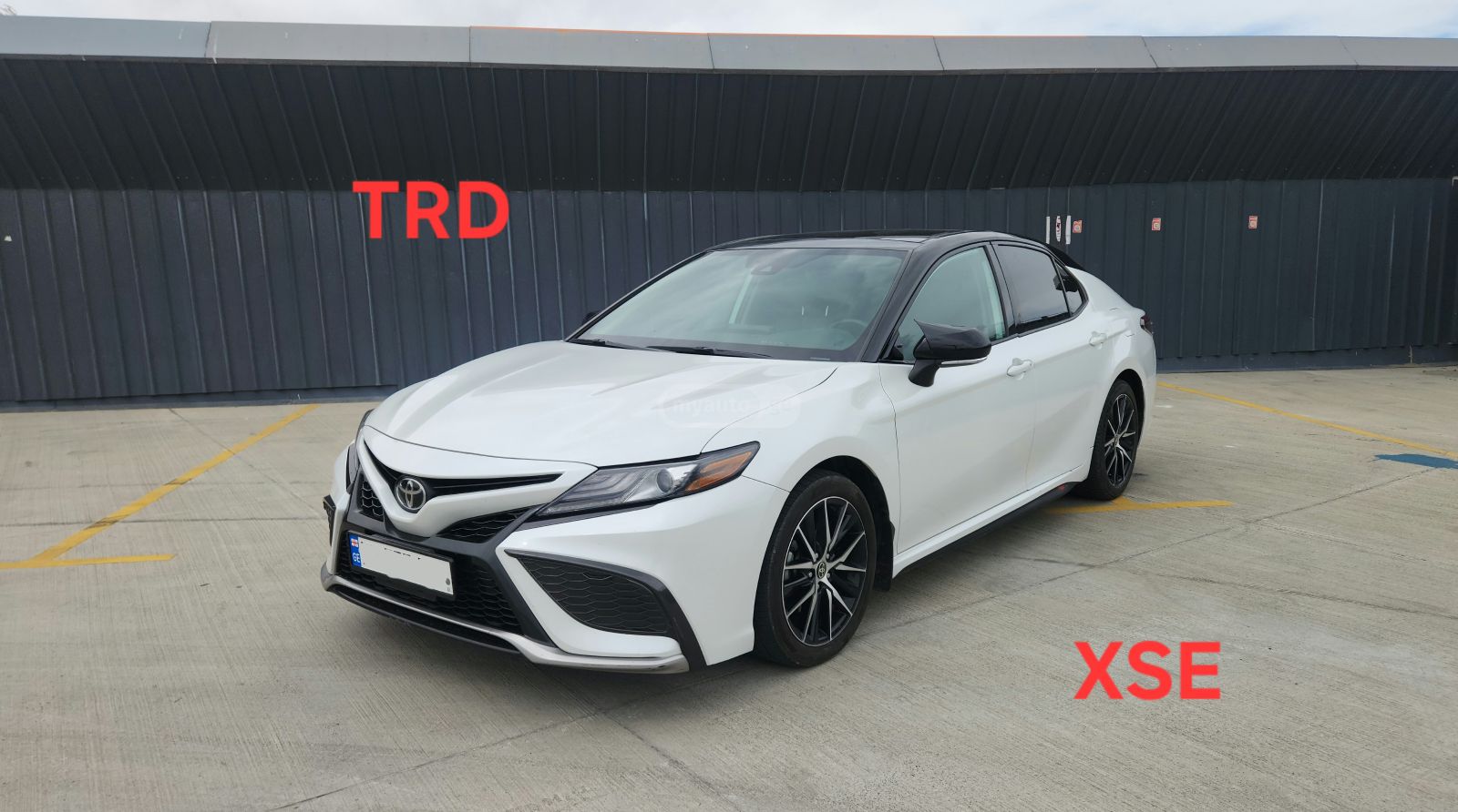 Toyota Camry - фото 1