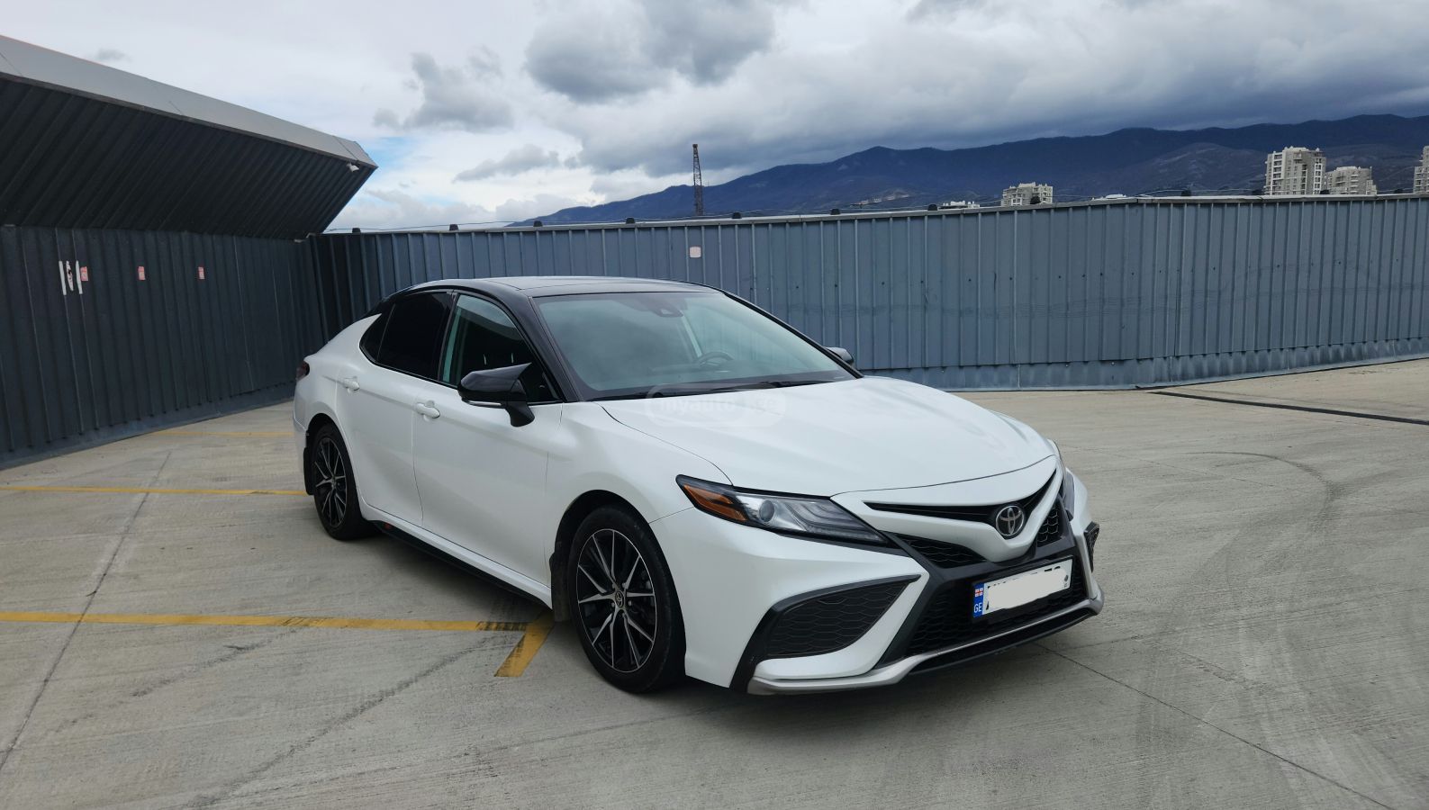 Toyota Camry - фото 2