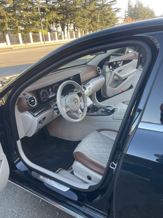 Mercedes-Benz E 200 - фото 1