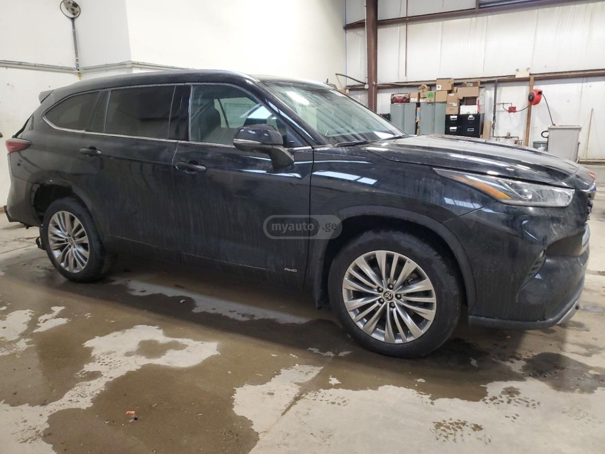 Toyota Highlander - фото 1