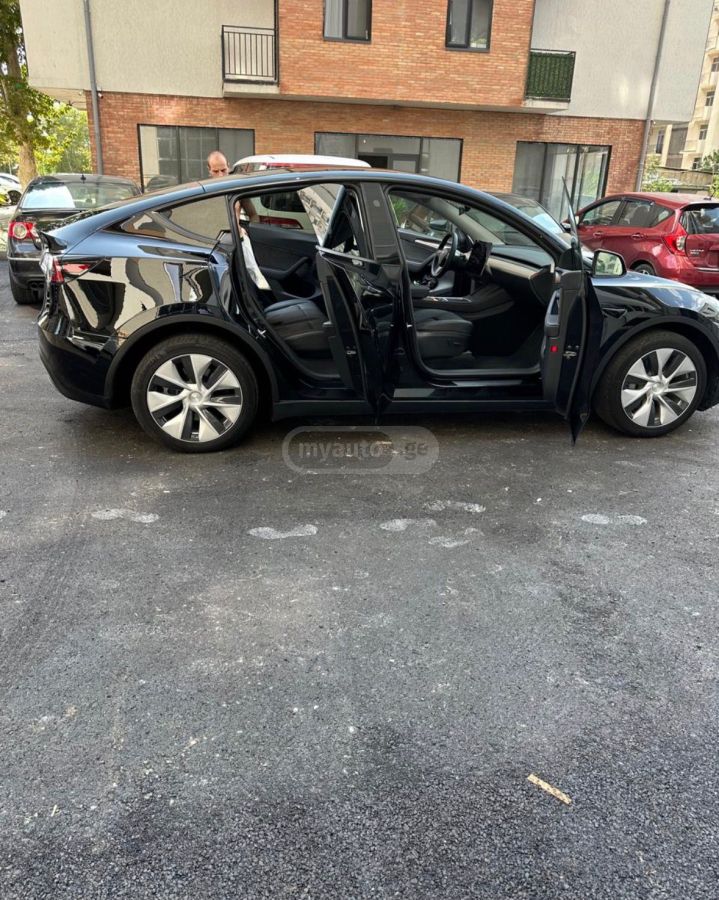 Tesla Model Y - фото 3