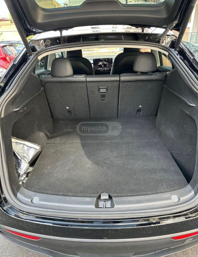 Tesla Model Y - фото 7